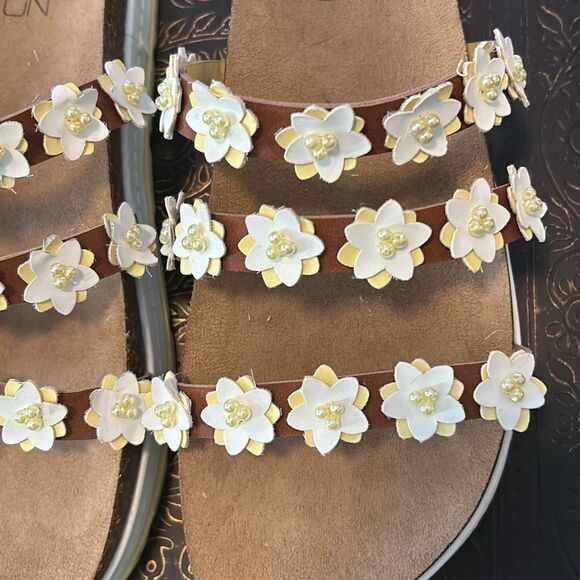 Daisy Sandals Size 7 - Picture 3 of 7